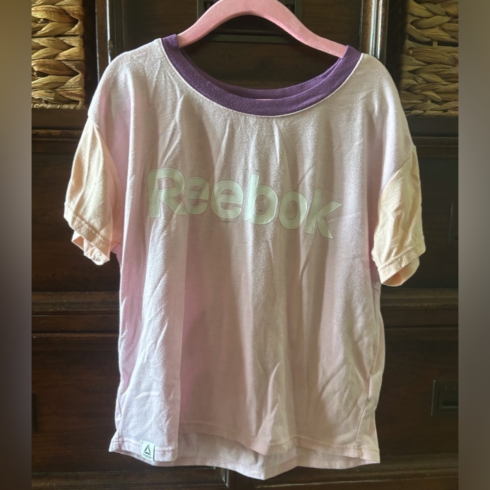 Reebok short sleeve graphic tee in size M